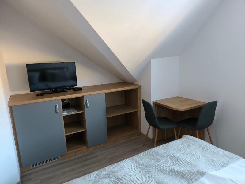 Double Room image 4