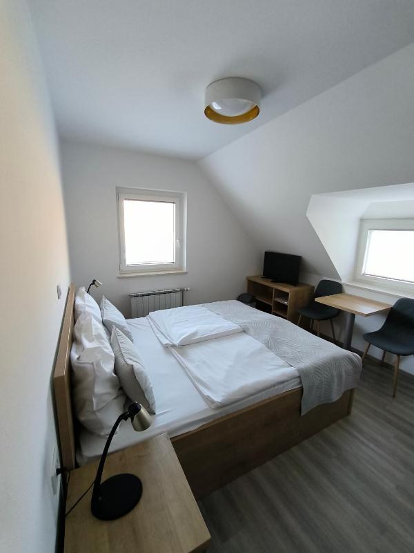 Double Room image 1
