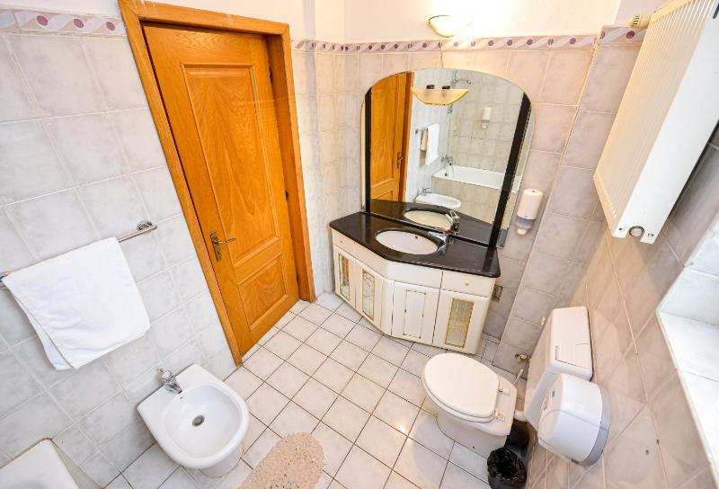 The Lincoln Suites - Central Shabbat Friendly Apartments - image 14
