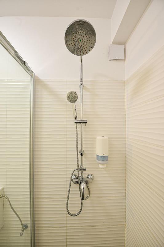 Single Room with Shared Shower and Toilet image 1
