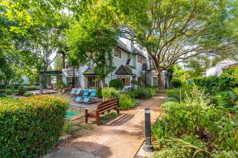 Hedge House Guest House - image 1