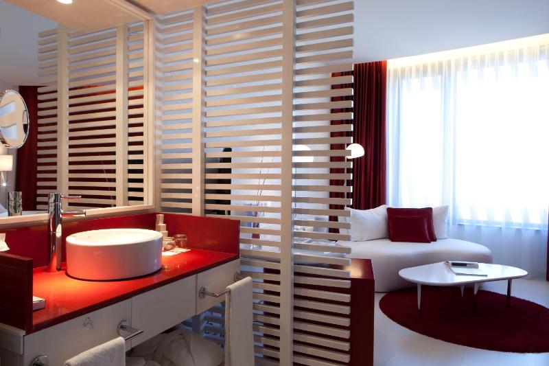 Superior Double Room with Extra Bed image 4
