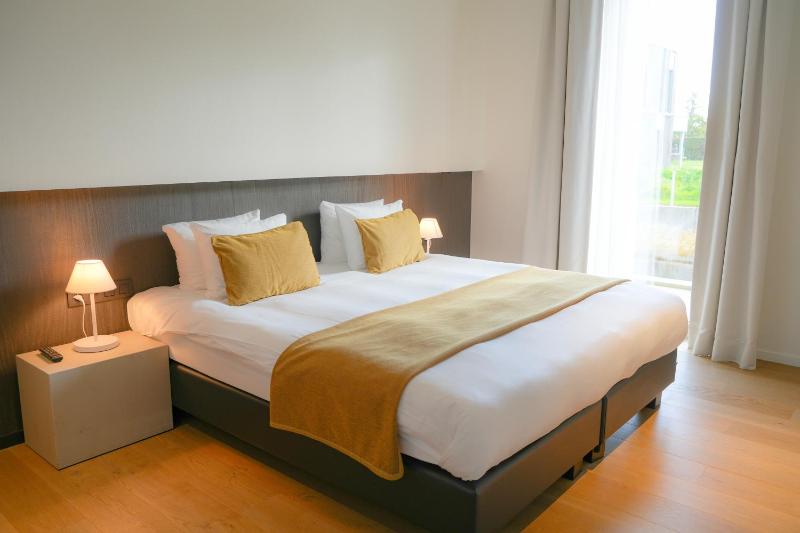 Superior Double Room with Garden View image 2