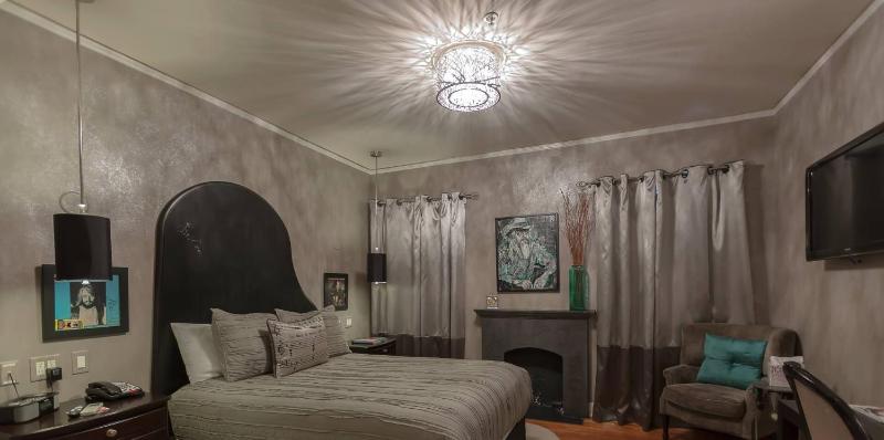 Queen Room image 3