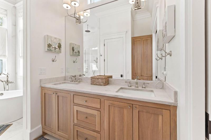 Moonstruck Cottage and Carriage House - image 20