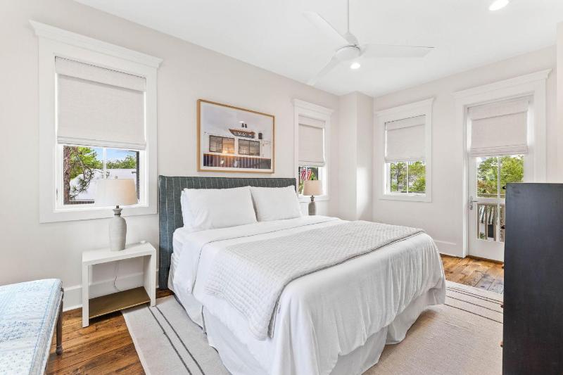Moonstruck Cottage and Carriage House - image 25