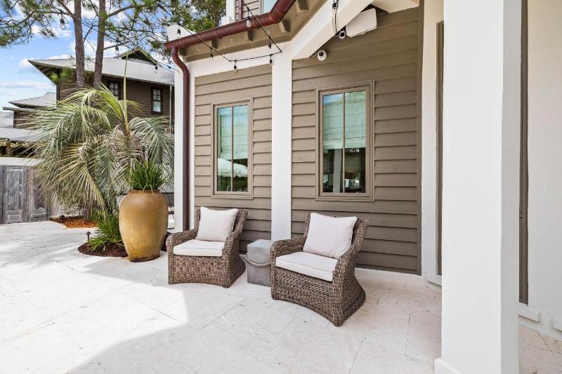 Moonstruck Cottage and Carriage House - image 6