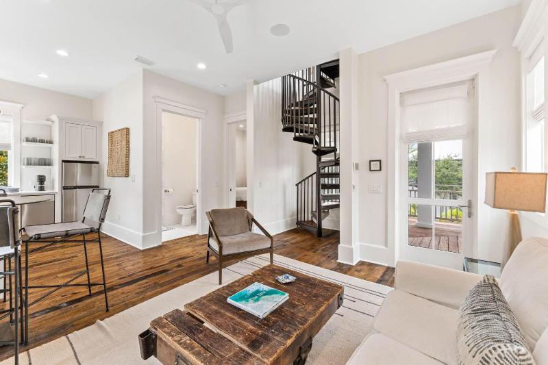 Moonstruck Cottage and Carriage House - image 22
