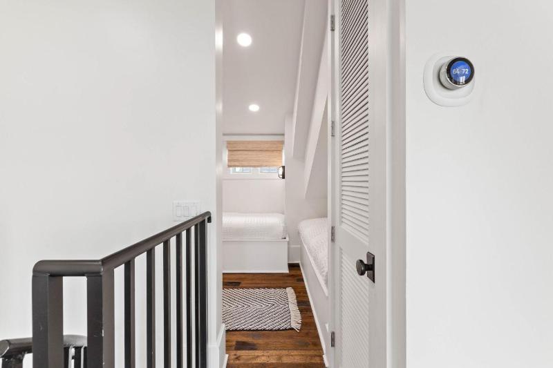 Moonstruck Cottage and Carriage House - image 28