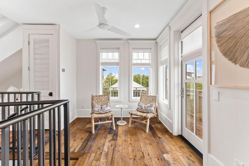 Moonstruck Cottage and Carriage House - image 45
