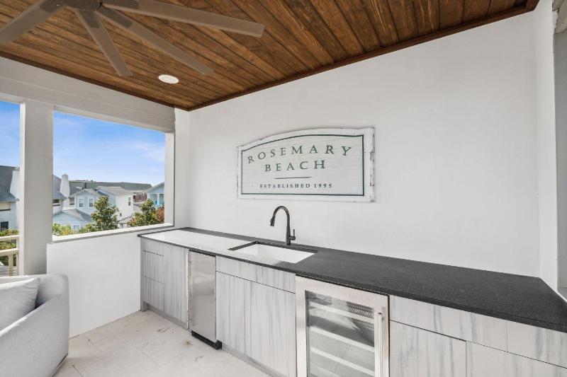 Moonstruck Cottage and Carriage House - image 10