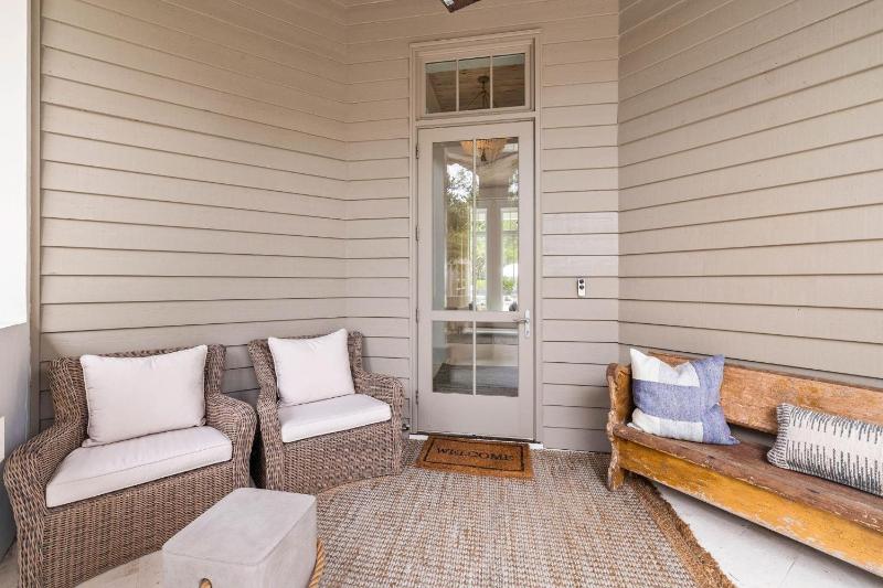 Moonstruck Cottage and Carriage House - image 42
