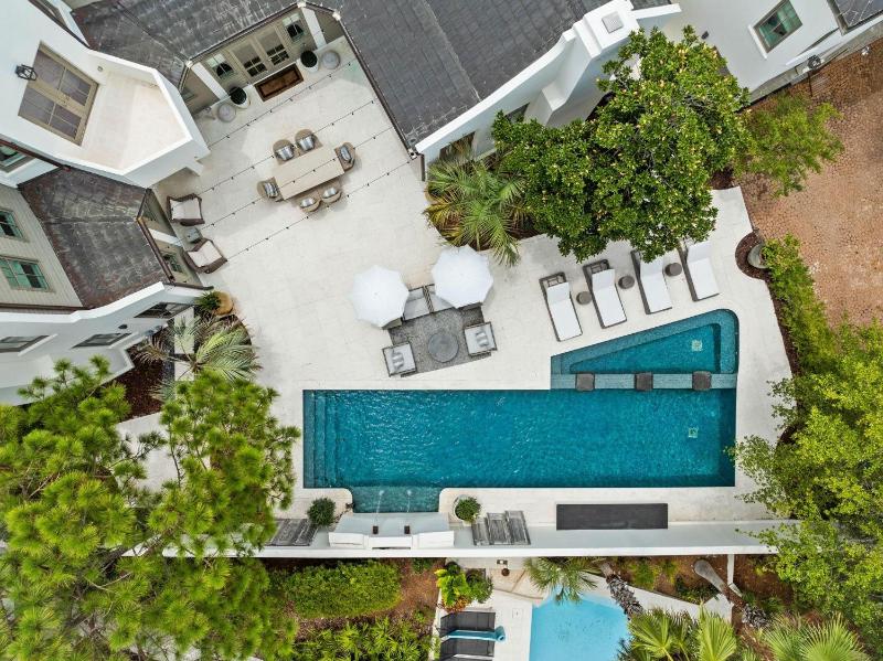 Moonstruck Cottage and Carriage House - image 26