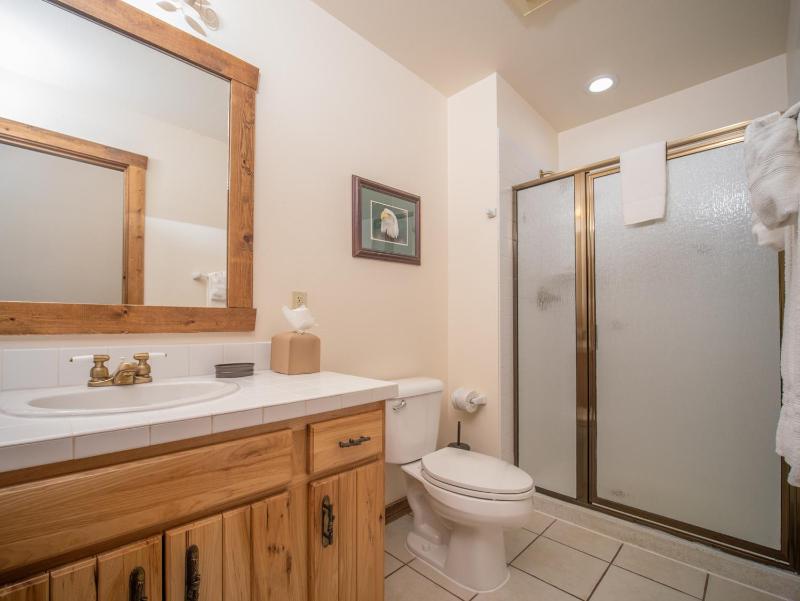 King Suite with Balcony image 3