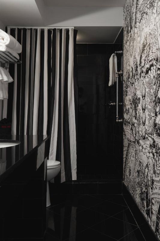 Deluxe Double or Twin Room image 1