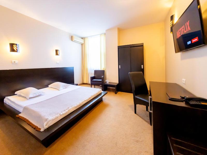 Double Room image 1