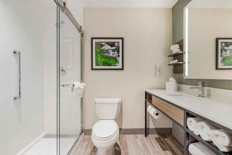 King Room image 2