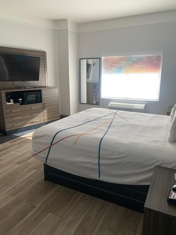 King Room with Sofa Bed image 4