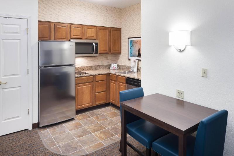 One-Bedroom Queen Suite image 4