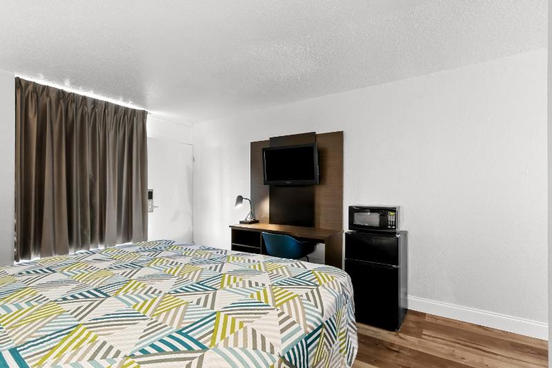 Double Room image 3