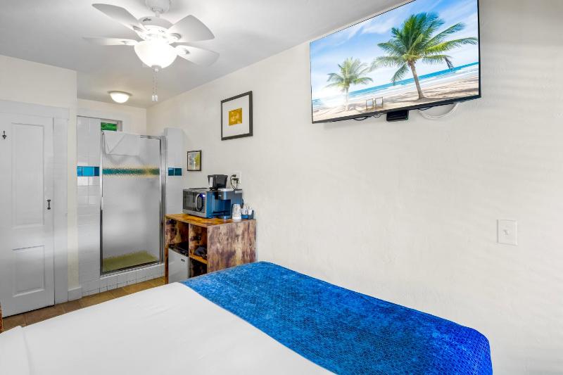 Queen Island Room image 2