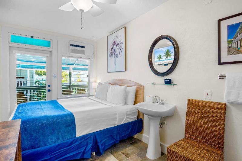 Queen Island Room image 3