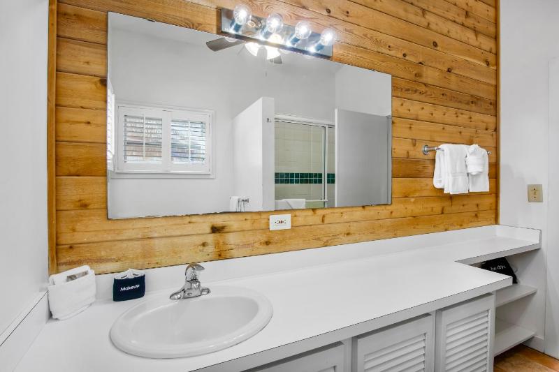 Deluxe 1 Bedroom Suite image 2