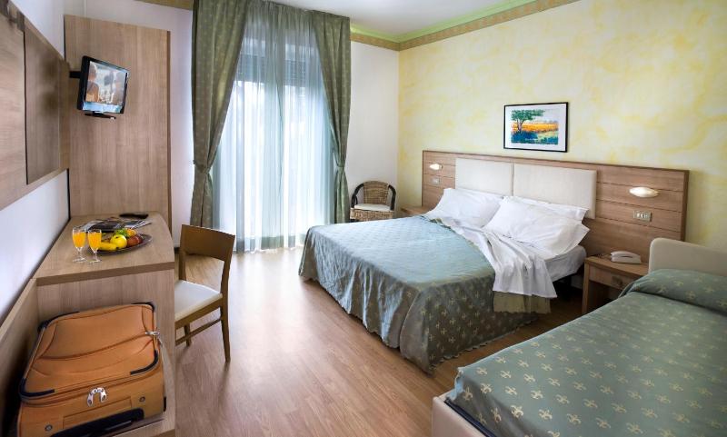 Classic Triple Room image 3