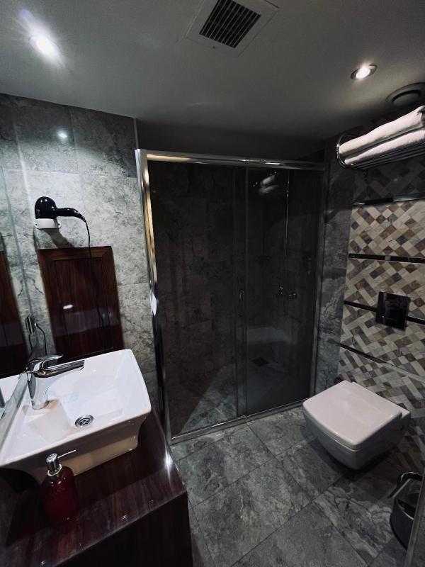 Standard Twin Room image 2