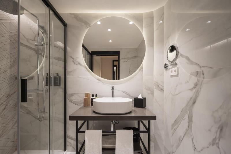 Double Room with Sofa Bed image 1