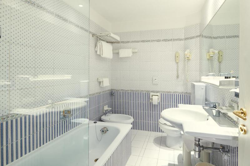 Classic Single Room image 2