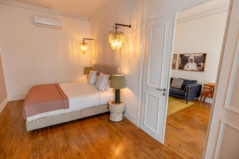 Deluxe Suite image 1