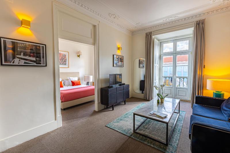 Deluxe Suite with Square View image 1
