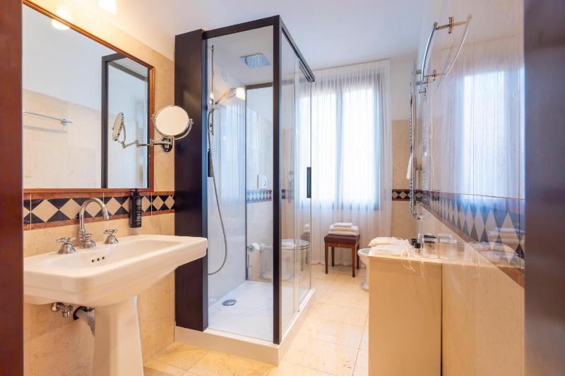 Junior Suite image 2