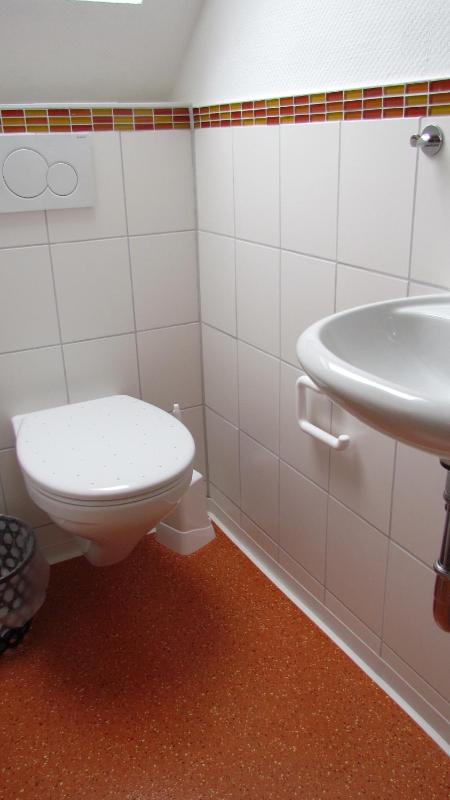Budget Single Room with Shower image 4