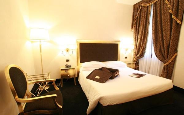 Deluxe Double Room image 1