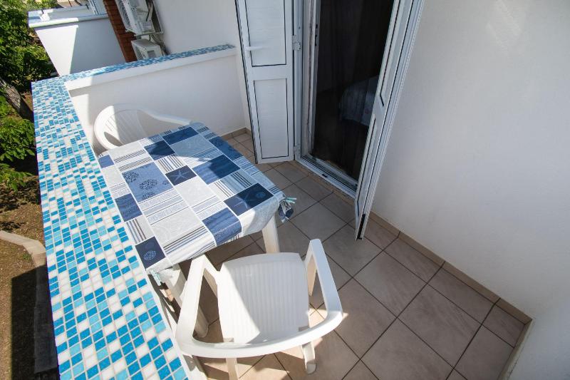 One-Bedroom Apartment image 4