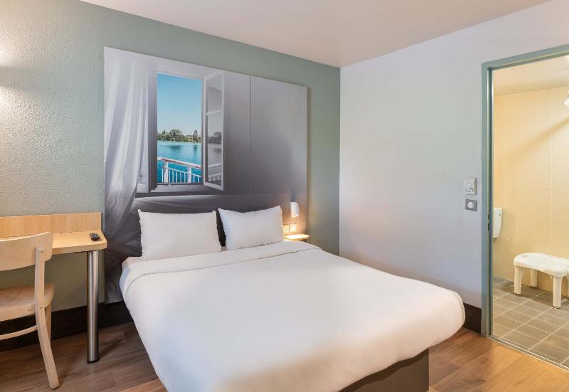 Double Room - Disability Access image 4