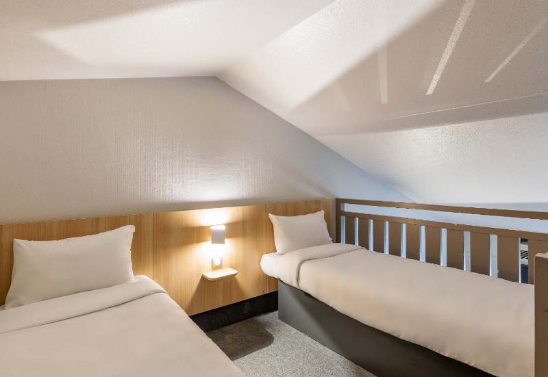 Quadruple Room image 3