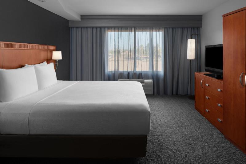 Courtyard by Marriott Phoenix West/Avondale - image 16