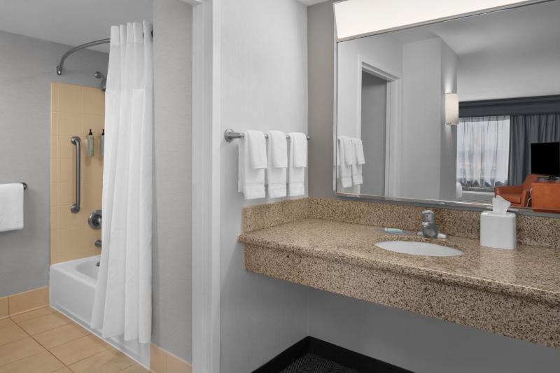 Courtyard by Marriott Phoenix West/Avondale - image 24