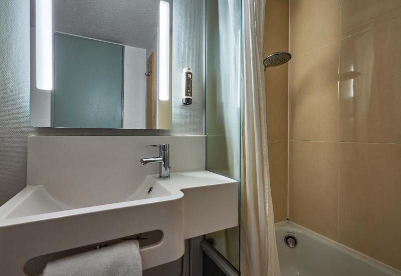 Double Room image 3
