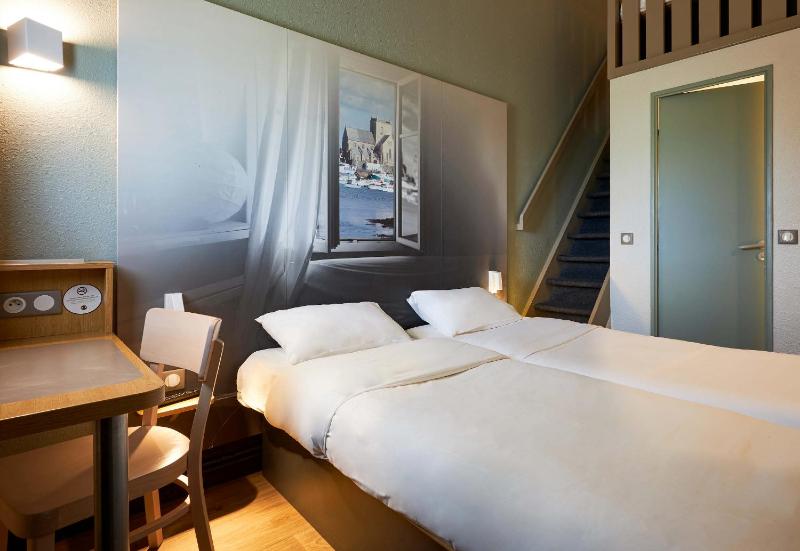 Standard Quadruple Room image 1