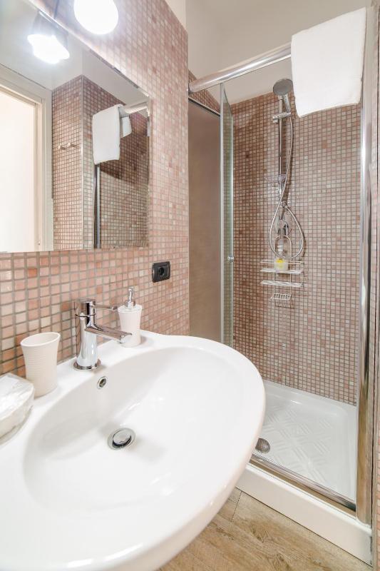 Single Room with Shower - No Parking image 4