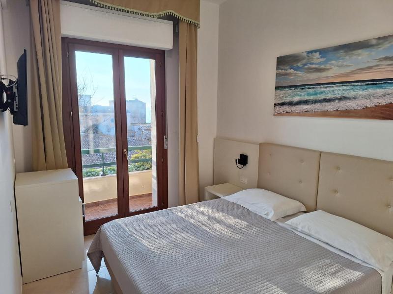 Double or Twin Room with Balcony image 4