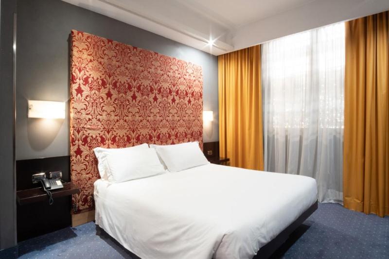 Standard Double or Twin Room image 4