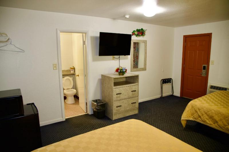 Queen Room image 3