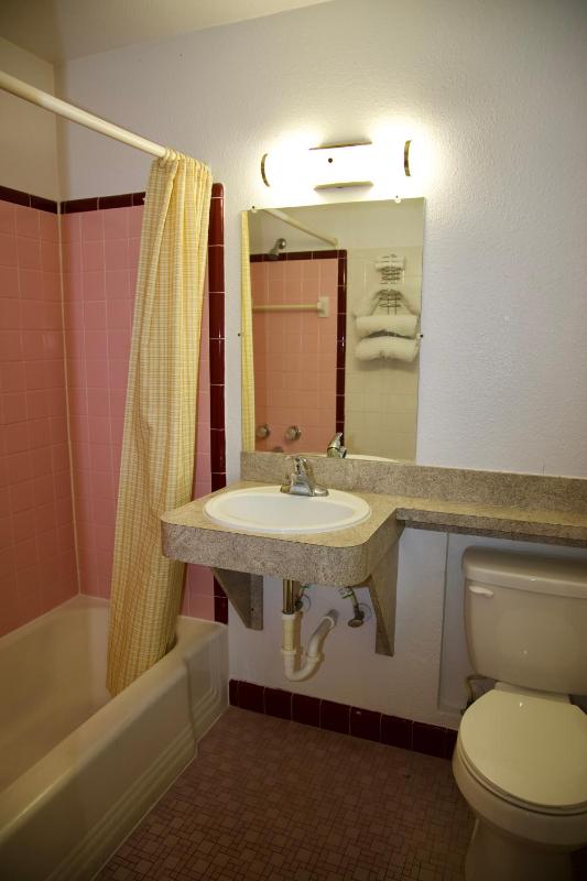 Queen Room image 2