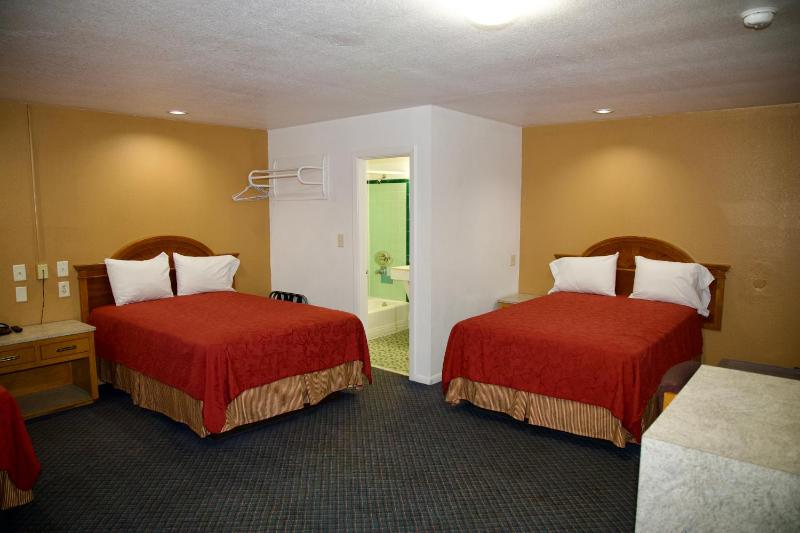 Room with Three Double Beds image 4