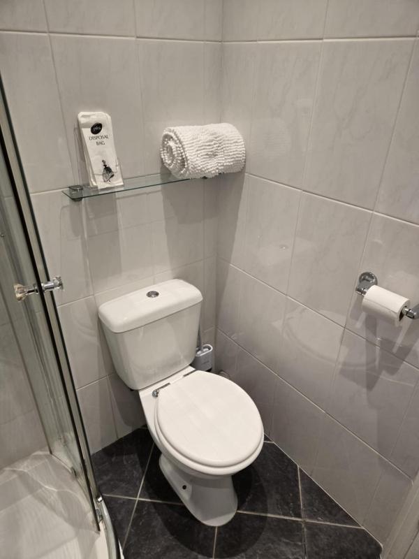 Double Room image 4